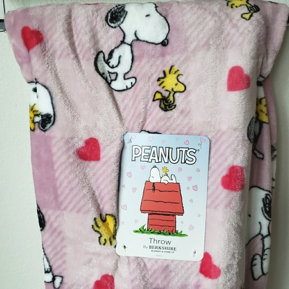 Peanuts Other - Peanuts Snoopy Valentines Day Plush Throw Blanket